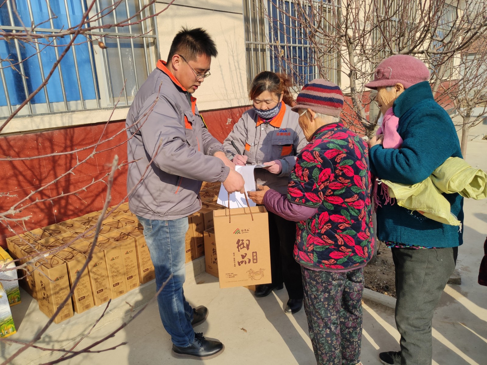 疫情“寒流”擋不住浩順“暖流”——浩順機(jī)械年度“春節(jié)慰問”活動(dòng)